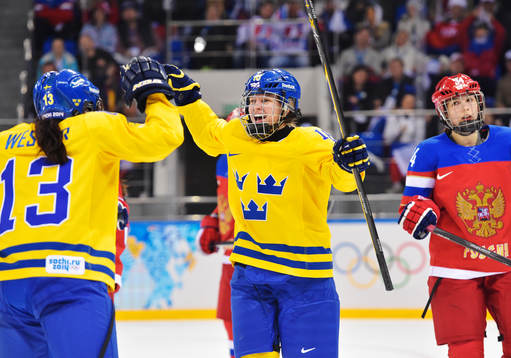 Sveriges Lina Wester och Pernilla Winberg jublar