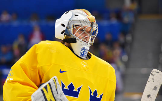Sveriges målvakt Valentina Wallner i damishockeymatchen