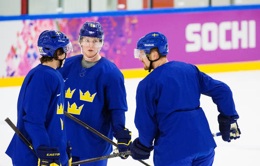Loui Eriksson, Nicklas Bäckström och Daniel Sedin på