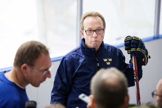 Förbundskapten Pär Mårts (t h) när Björn Waldebäck (t
