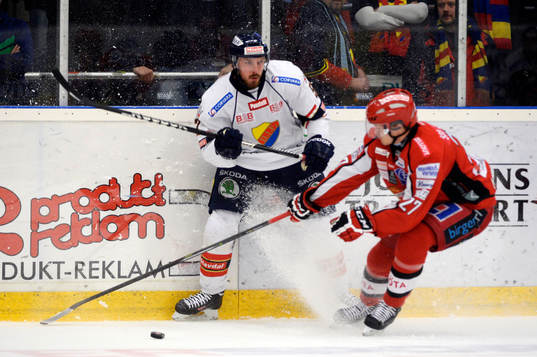 Djurgårdens Mikael Ahlén och Almtunas Marcus Högström