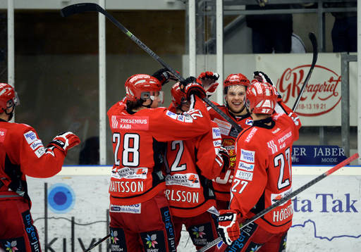 Almtunas Martin Karlsson jublar