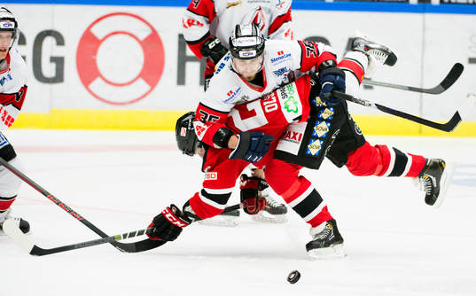 Karlskronas Austin Block ovanpå Malmö Redhawks Henrik
