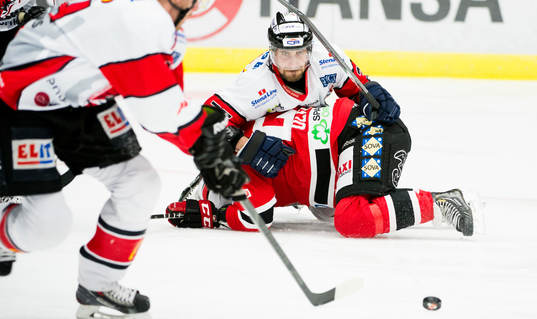 Karlskronas Austin Block ovanpå Malmö Redhawks Henrik