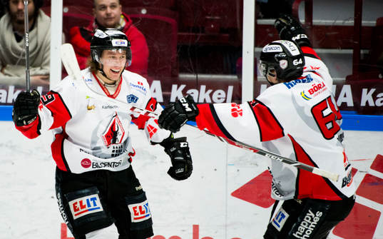 Karlskronas Filip Cruseman jublar
