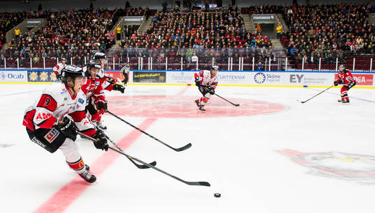 Karlskronas Martin Janolhs driver upp pucken
