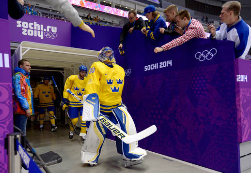 Sveriges Henrik Lundqvist gör entre till uppvärmingen