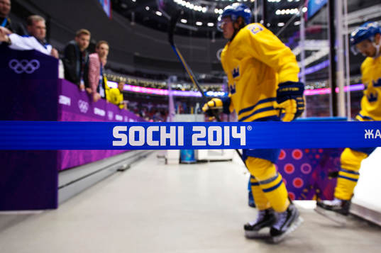 De svenska spelarna lämnar uppvärmningen