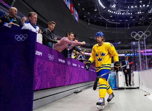Sveriges Erik Karlsson lämnar isen