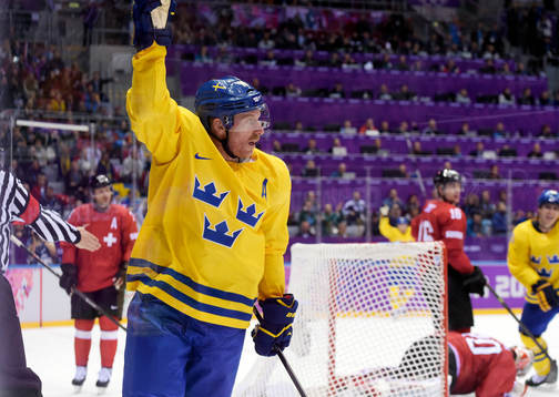 Sveriges Daniel Alfredsson jublar