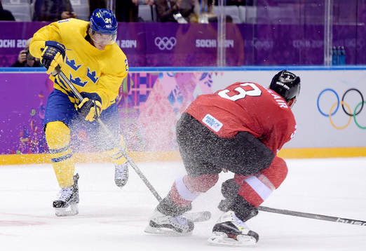 Sveriges Loui Eriksson skjuter