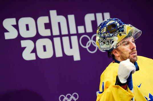Sveriges målvakt Henrik Lundqvist blir intervjuad