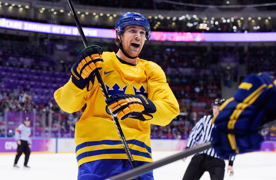 Sveriges Patrik Berglund jublar