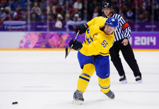 Sveriges Niklas Kronwall skjuter ett skott i