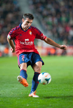 ELCHE, ESPANA - 14 DE FEBRERO: Marc Bertran realiza un