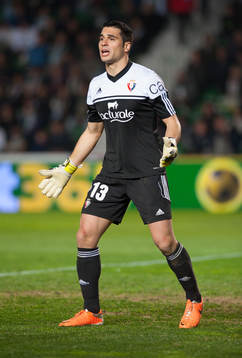 ELCHE, ESPANA - 14 DE FEBRERO: Andres Fernandez durante el