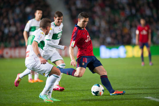 ELCHE, ESPANA - 14 DE FEBRERO: Alvaro Cejudo realiza un