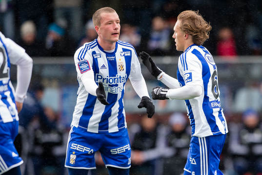 IFK Göteborgs Jakob Johansson gratulerar Ludwig