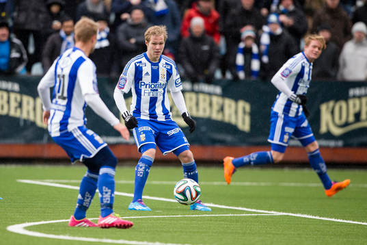 IFK Göteborgs Gustav Engvall i samspel med Robin Söder