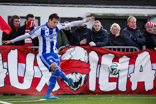 IFK Göteborgs Martin Smedberg-Dalence slår en hörna