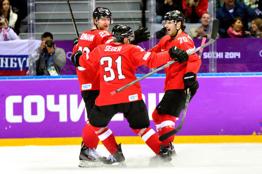 Schweiz Simon Bodenmann firar han gjort 1-0 med Mathias