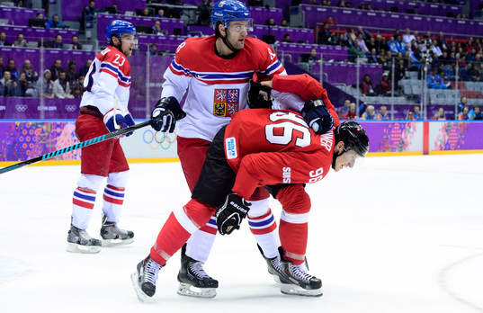 Tjeckiens Michal Barinka trycker ner Schweiz Damien Brunner