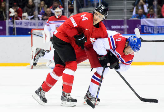 Schweiz Roman Wickt trycker ner Tjeckiens Milan Michalek