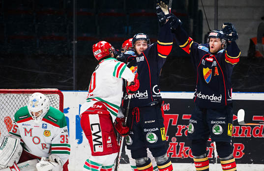 Djurgårdens Joakim Hagelin och Michael Holmqvist  jublar