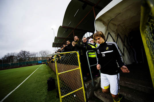 AIKs Sam Lundholm springer in på plan