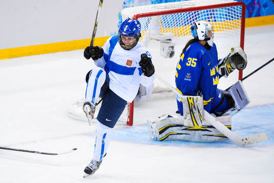 Finlands Venla Hovi jublar