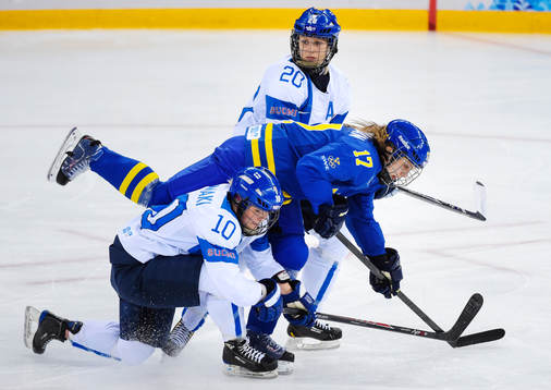 Sveriges Linnea Bäckman stoppas av Finlands Linda