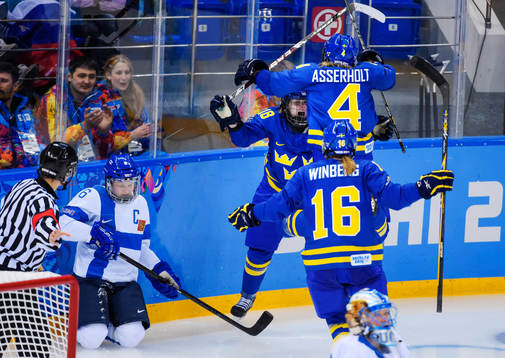 Sveriges Anna Borgqvist jublar med lagkamrater