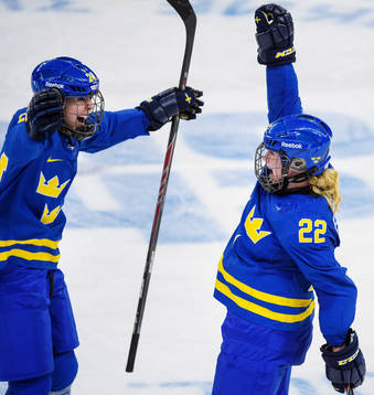 Sveriges Erika Grahm och Emma Eliasson jublar