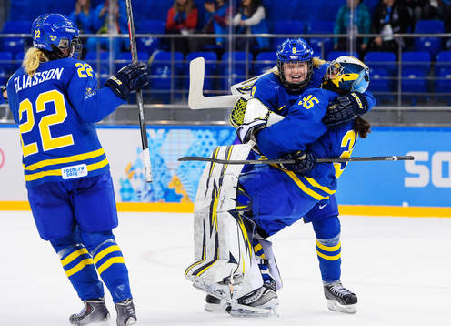 Sveriges Emma Eliasson, Josefine Holmgren och målvakten