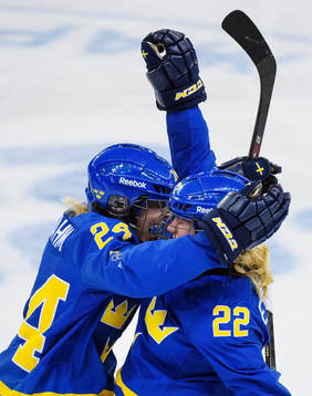 Sveriges Erika Grahm och Emma Eliasson jublar