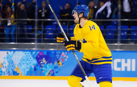 Sveriges Patrik Berglund jublar