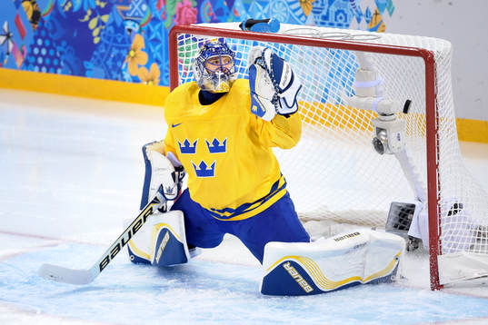 Sveriges målvakt Henrik Lundqvist släpper in 1-2 från