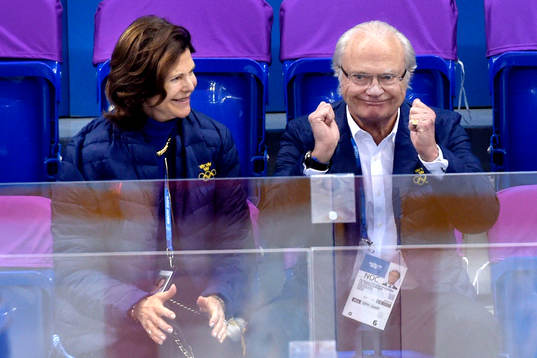 Drottning Silvia och Kung Carl Gustaf på läktaren