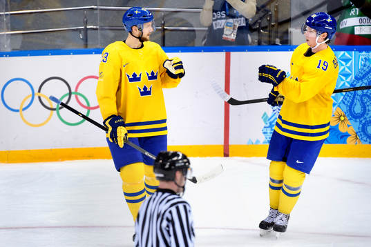 Sveriges Alexander Edler jublar med Nicklas Bäckström