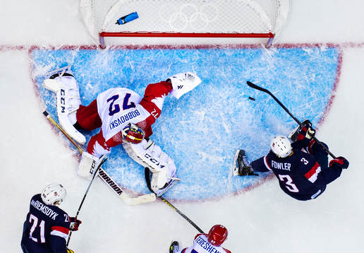 s Cam Fowler skjuter in 1-1 bakom Rysslands målvakt Sergei