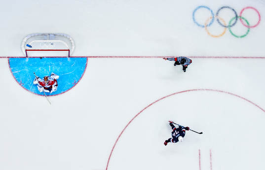s TJ Oshie jublar