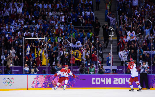 Rysslands Pavel Datsyuk (t v) jublar