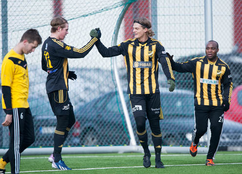 IFK Hässleholms Linus Karlsson har gjort 1-0 i