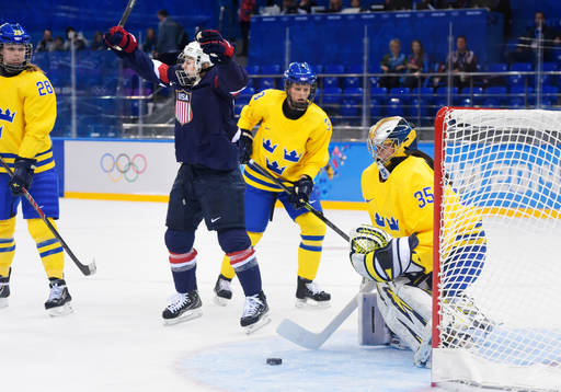 s Kendall Coyne jublar