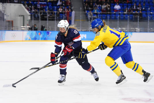 s Kelli Stack och Sveriges Emilia Andersson
