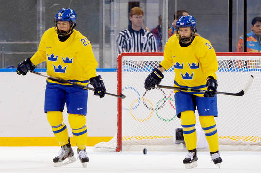 Sveriges Jenni Asserholt och Sveriges Sofia Engström deppar