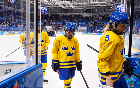 Sveriges Cecilia Östberg och Josefine Holmgren deppar när