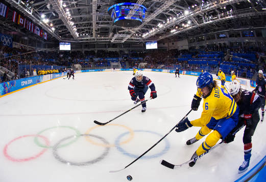 s Meghan Duggan och Brianna Decker utmanar Sveriges Lina