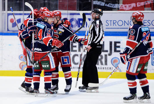 Södertäljes Christopher Bengtsson jublar