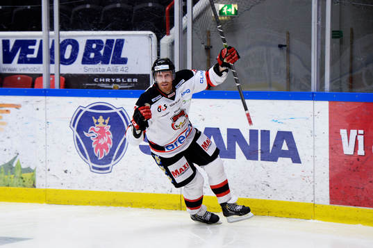 Malmö Redhawks Jens Olsson jublar